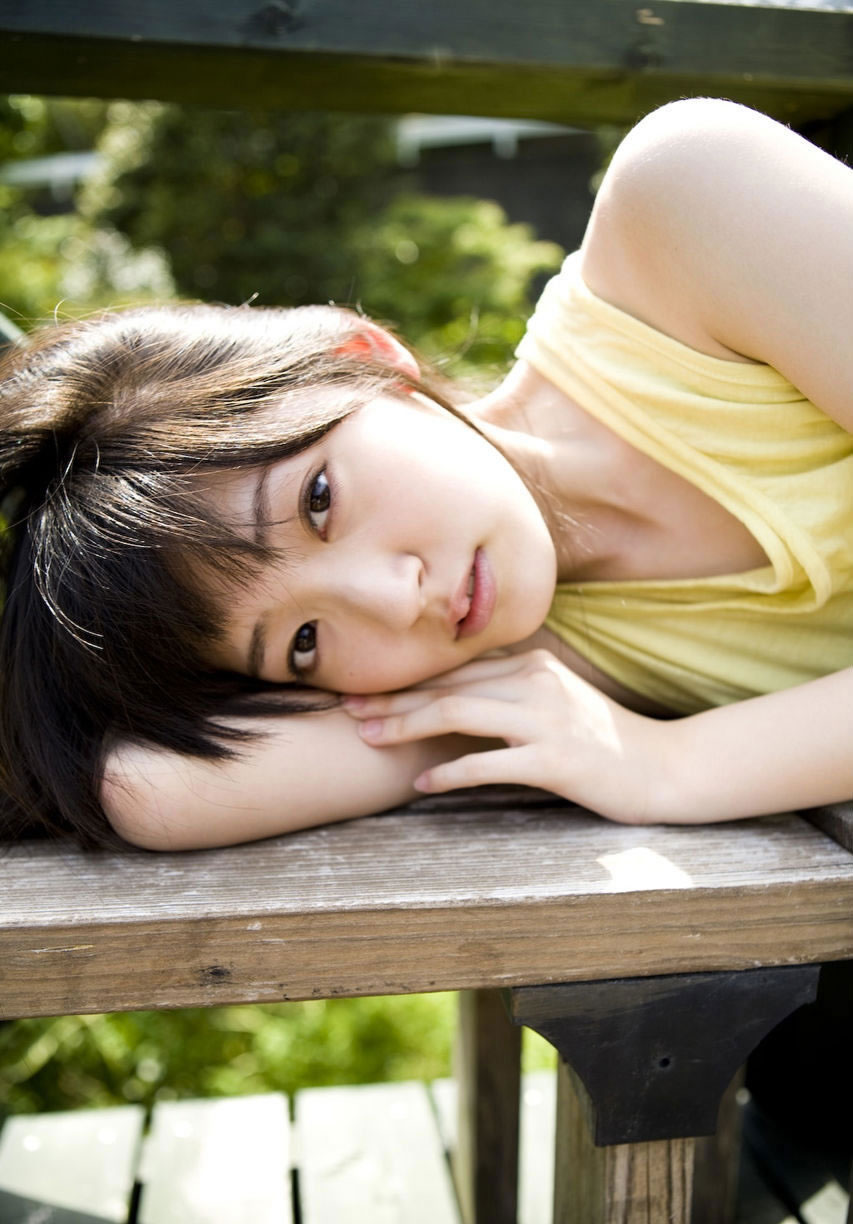 淡然清新日本妹纸铃木爱理泳衣写真