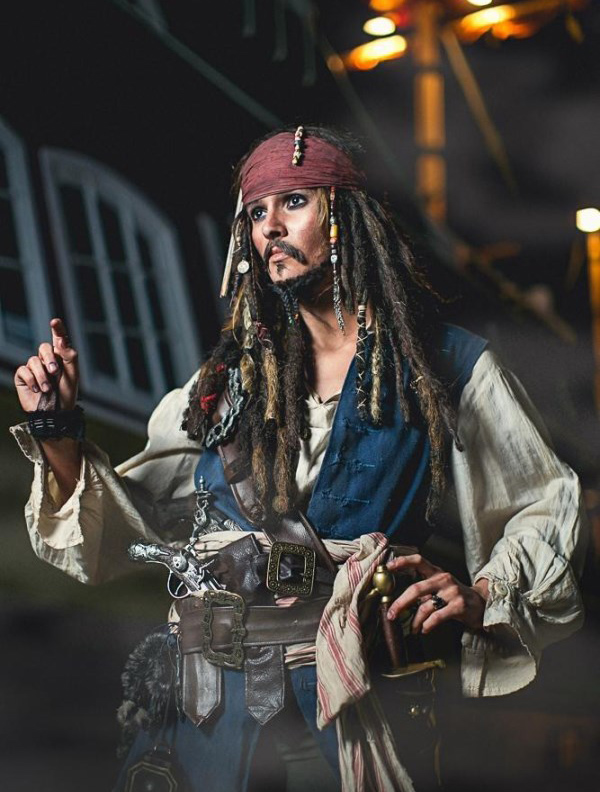 萌妹子cos杰克船长神还原!