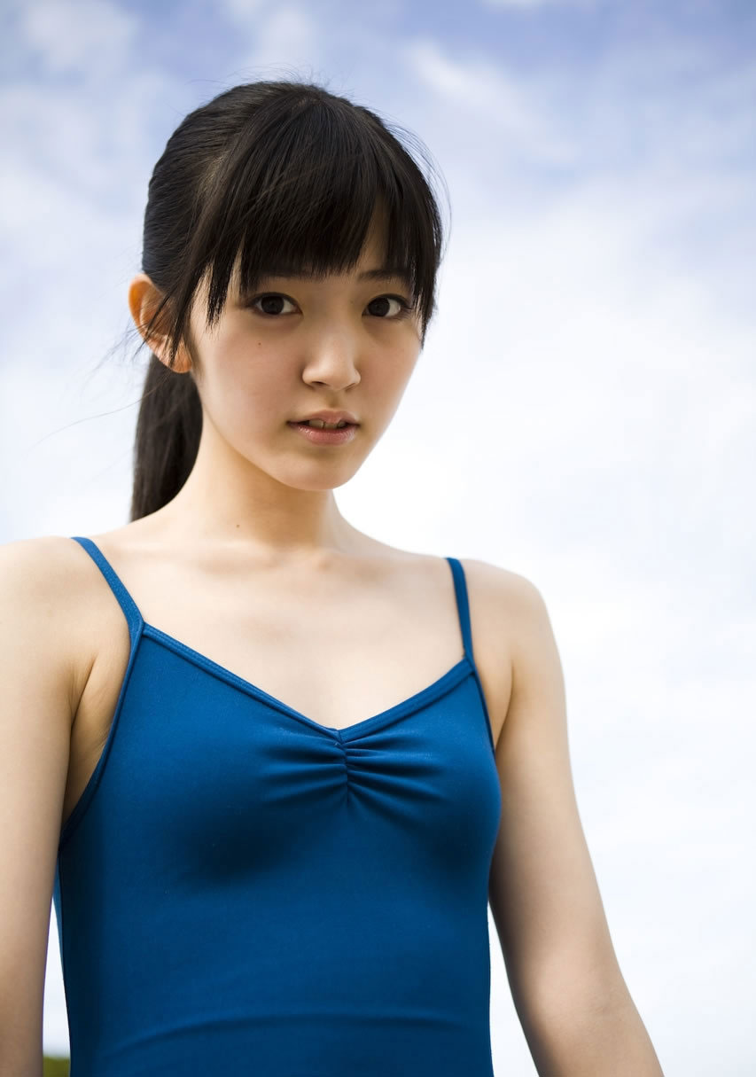 淡然清新日本妹纸铃木爱理泳衣写真