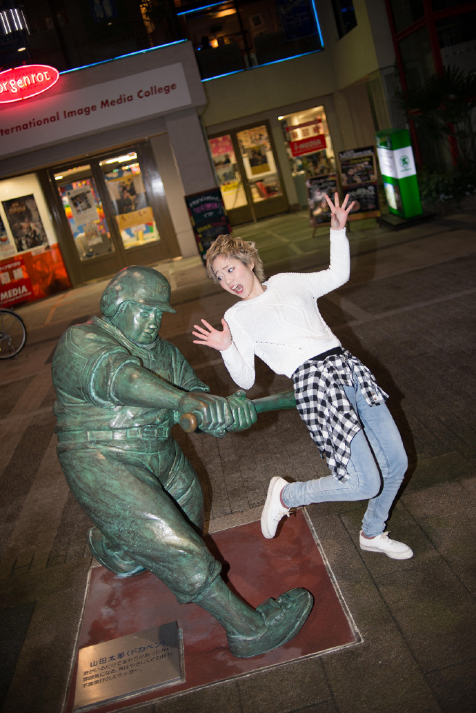 直击!日本流行起来的击打少女屁屁照片