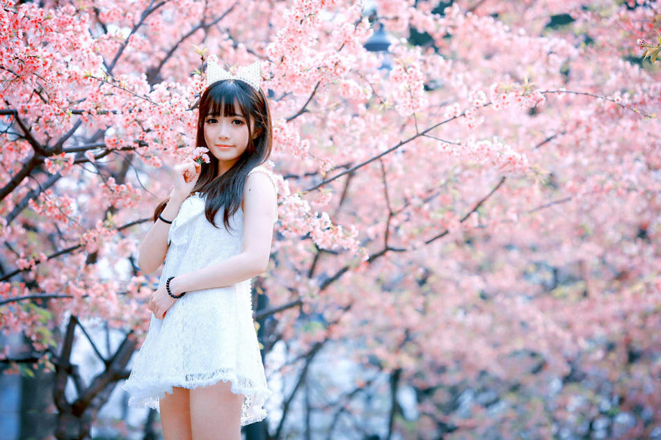 烂漫纯洁!游戏女神孙亦文樱花系列写真