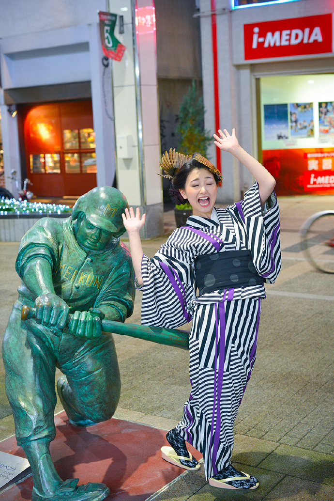 直击!日本流行起来的击打少女屁屁照片