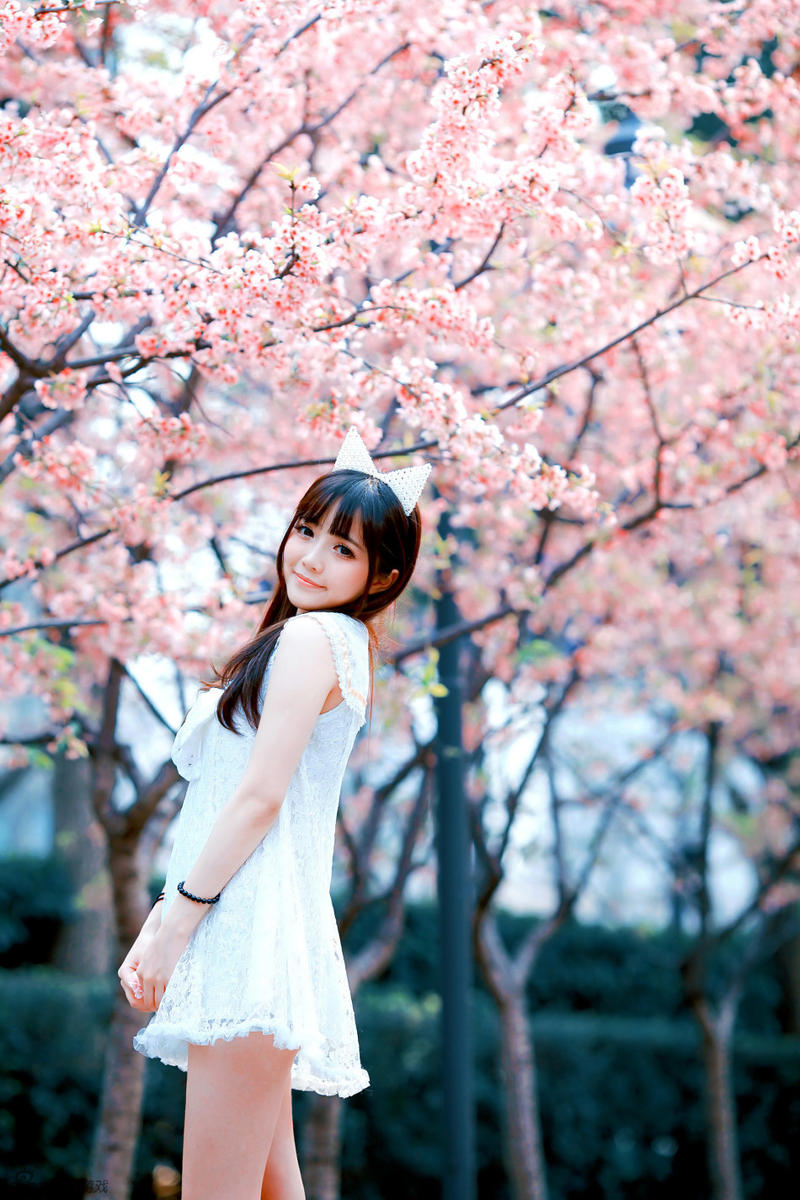 烂漫纯洁!游戏女神孙亦文樱花系列写真