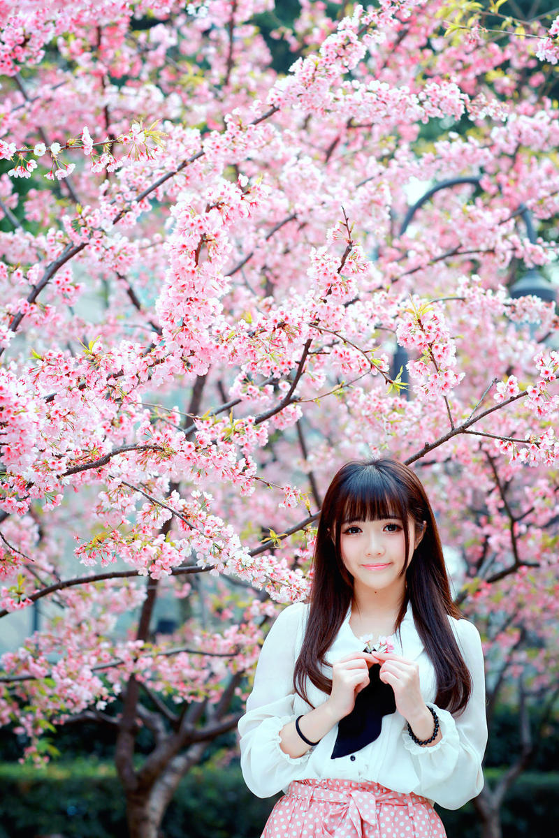 烂漫纯洁!游戏女神孙亦文樱花系列写真