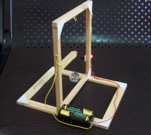 小学生手工打造现代版"地震仪"