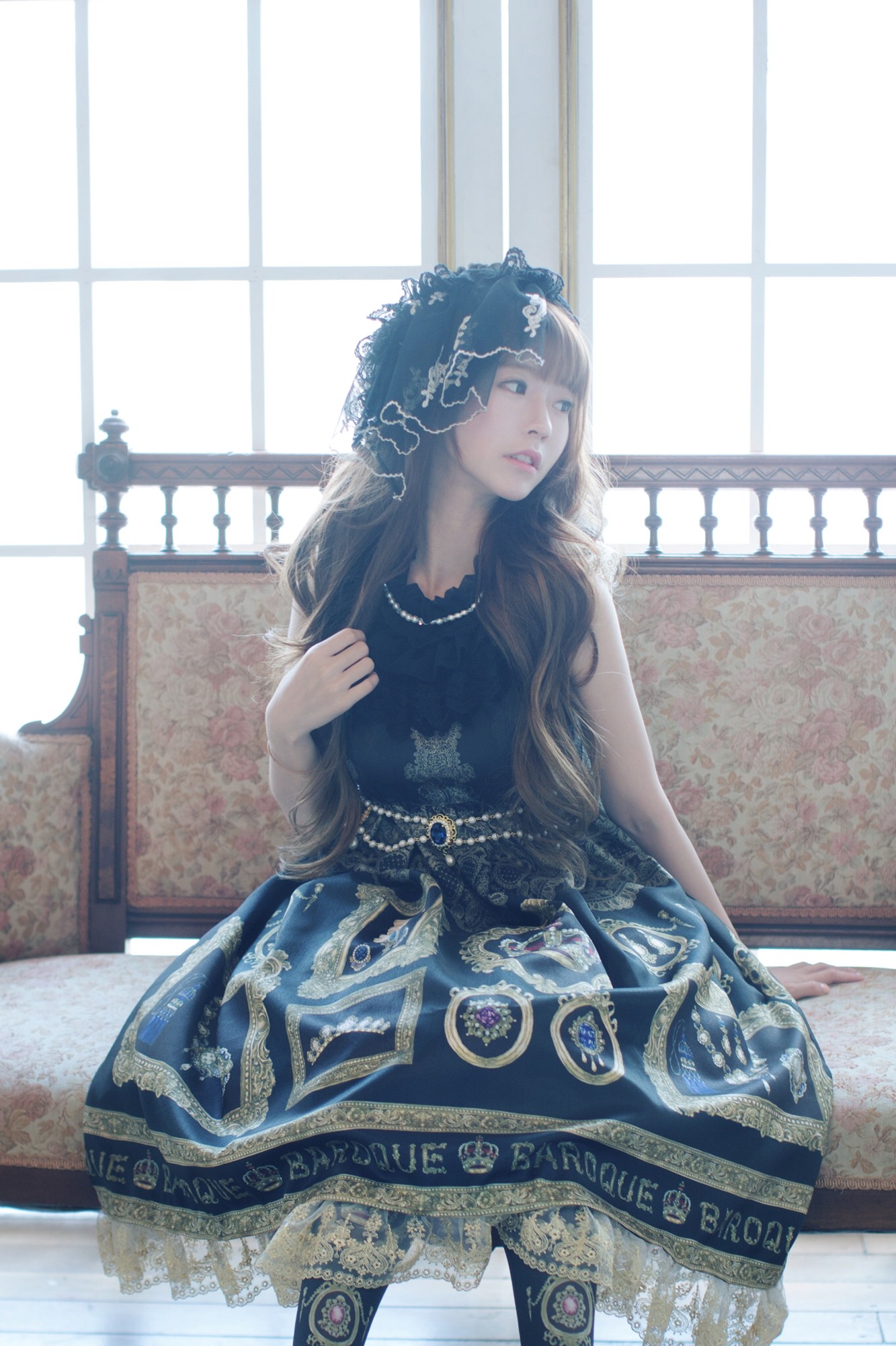 美图正妹 第35期:yurisa晒欧式复古裙装美照 像